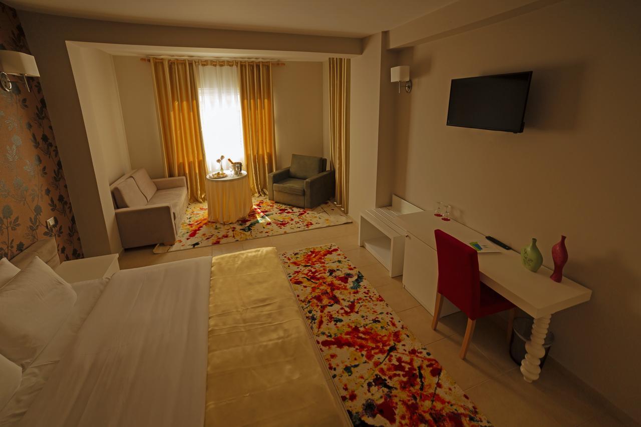 Sun Hotel Durrës Exterior foto